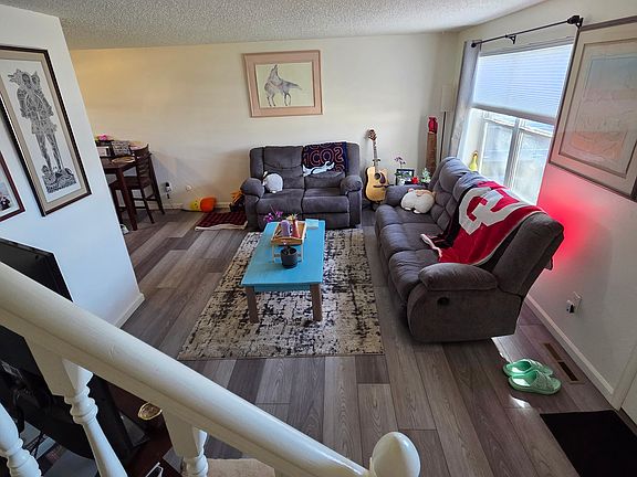 Entry w/ new flooring