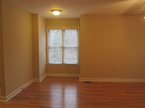 4th image of 504 Tuscany Pl