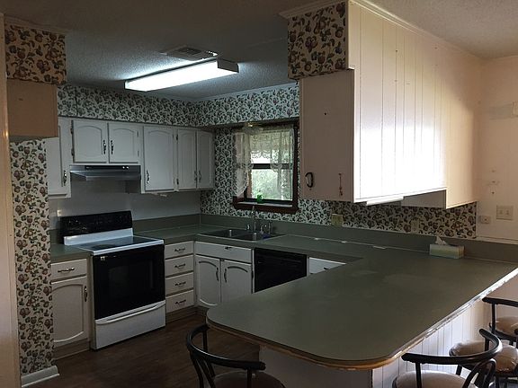 3rd image of 3123 Vine Dr