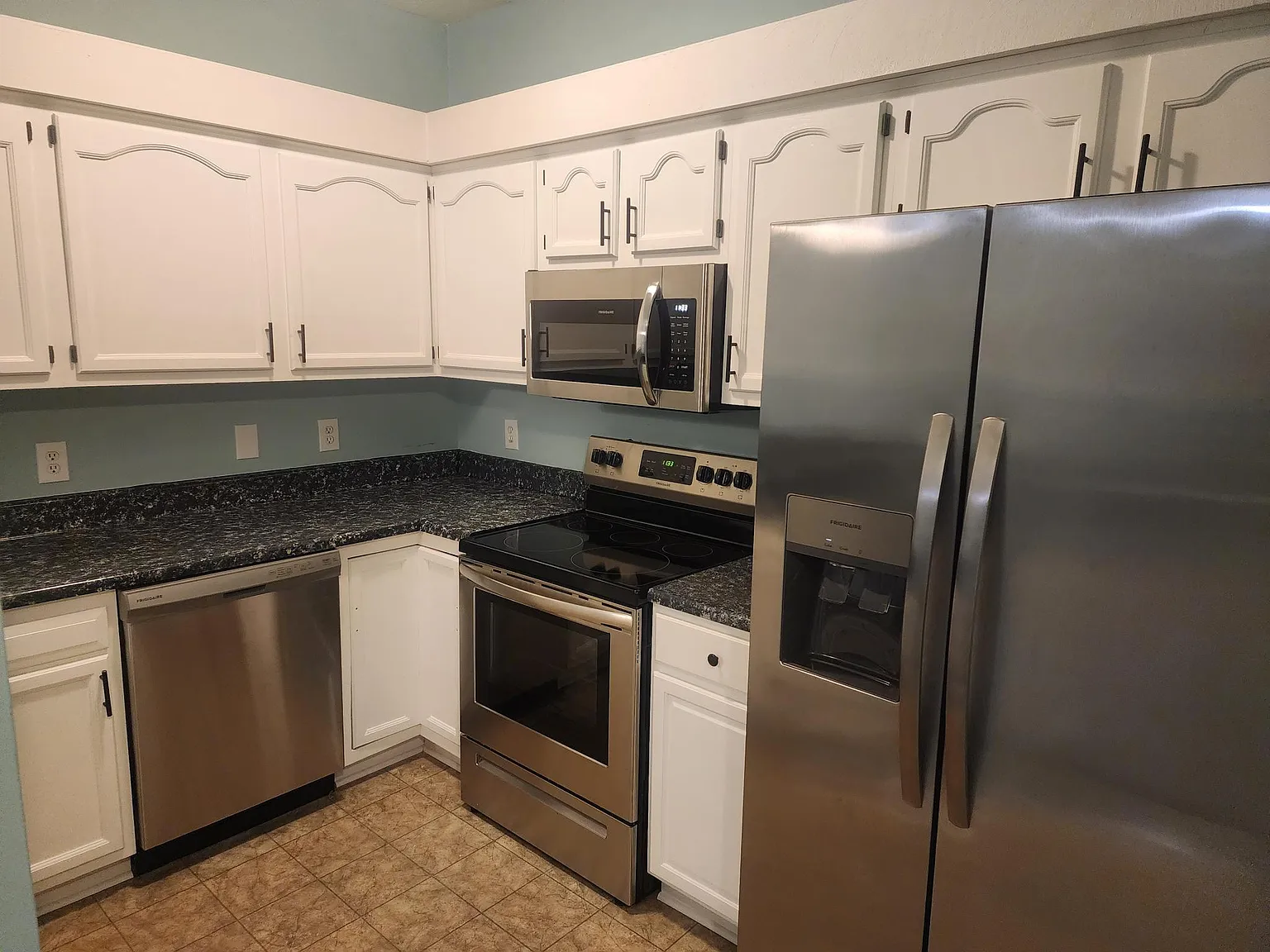 3 bed, 1600 sqft, $2,350 — Photo 3