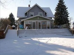 2804 S Riverside Dr, McHenry, IL 60050