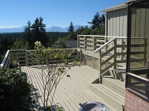 3rd image of 8223 Kaster Dr NE