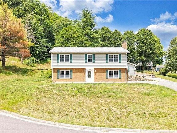 3rd image of 6408 Orchard View Ln