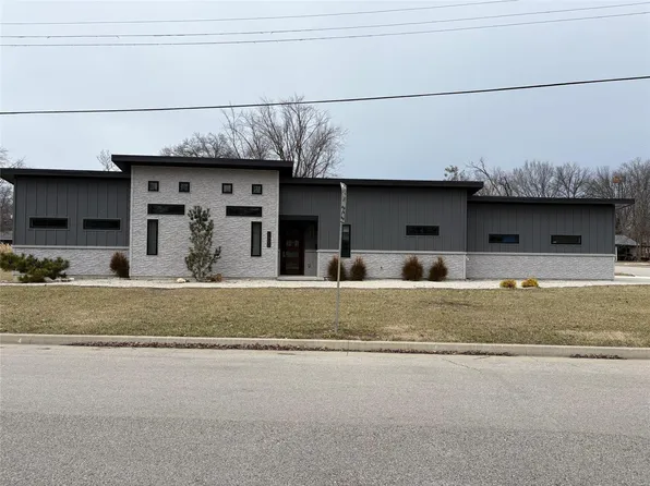 1403 W Saint Louis St, Pacific, MO 63069