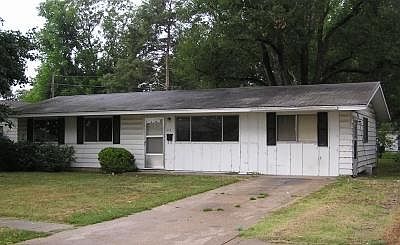 1st image of 413 Louise St