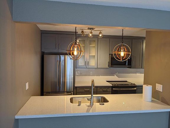 4th image of 1525 Four Oaks Cir