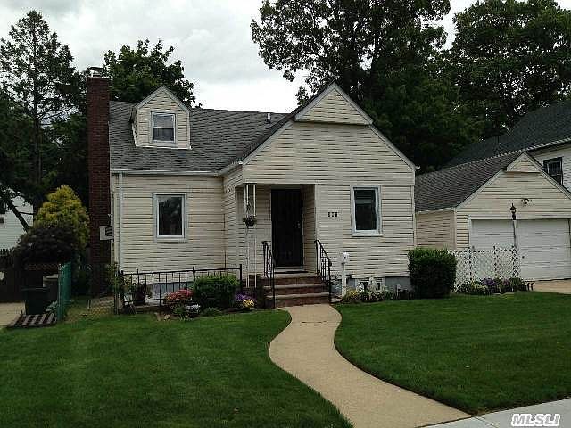 1st image of 382 Vincent Ave