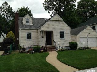 382 Vincent Ave, Lynbrook, NY 11563