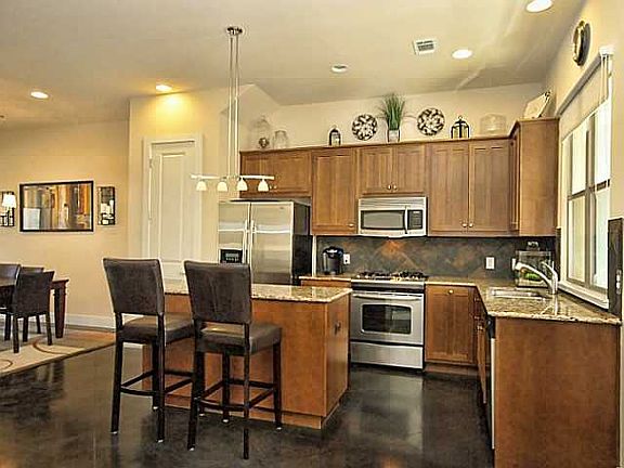 3rd image of 4004 Berkman Dr