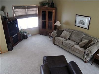 4th image of 406 Plymouth Pl