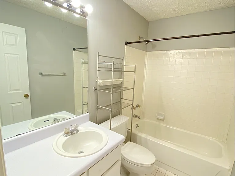 148 E University Dr #B104 — Photo 3