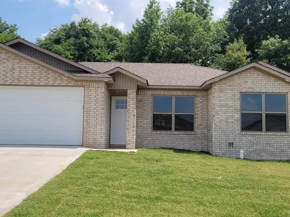 200 Formon Dr, Paragould, AR 72450