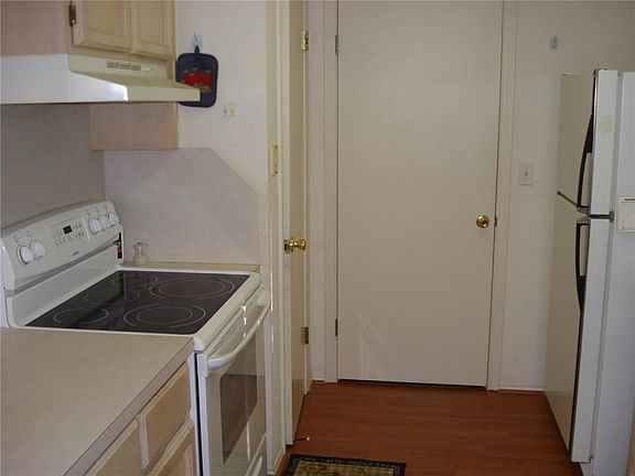 3rd image of 7845 Fox Dr