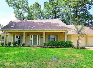 1530 Northlake Cir, Jackson, MS 39211