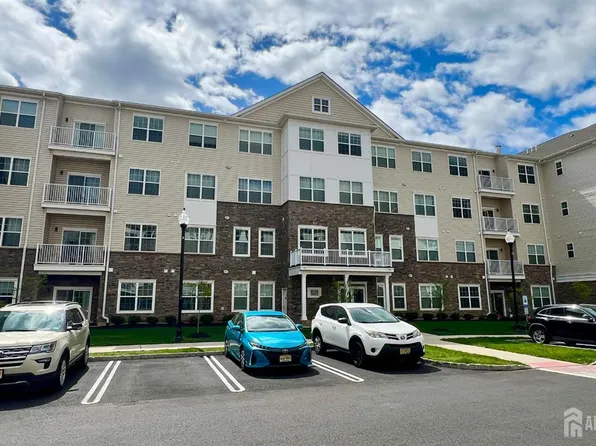 641 Lorhan Dr, Piscataway, NJ 08854