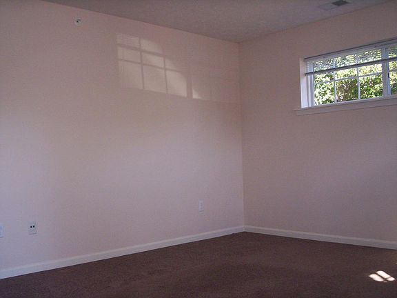 5th image of 2501 Gladstone Circle # First Floor
