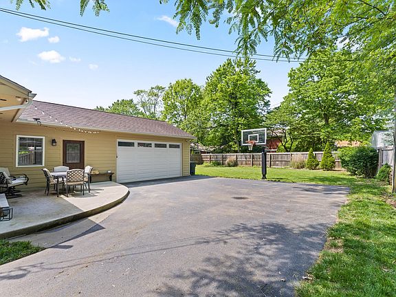 3rd image of 326 Pinney Dr