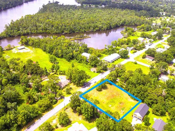 5563 Munson Ln, Milton, FL 32570