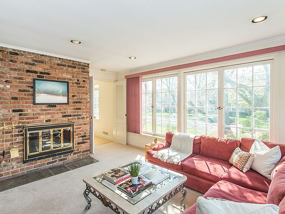 4th image of 484 Long Hill Dr
