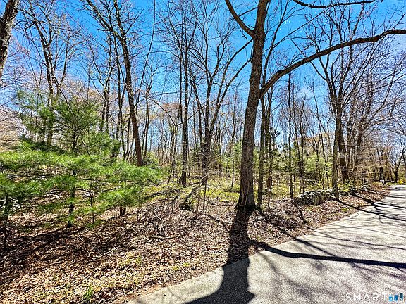 4th image of 119 Quaker Farm Road