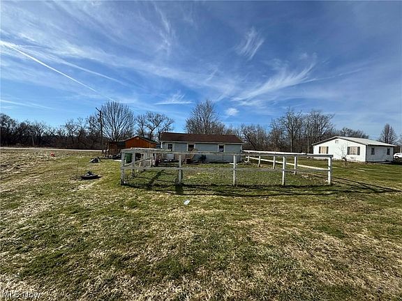 3rd image of 1592 Brown Rd