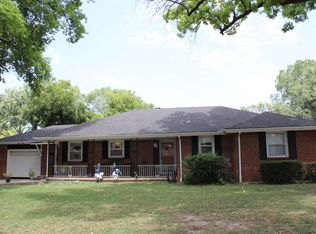 1512 E 13th Ave, Winfield, KS 67156