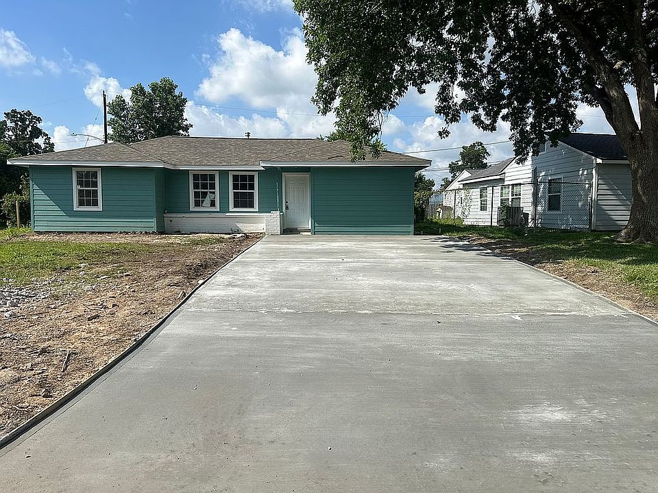 1st image of 8926 Lake Forest Blvd