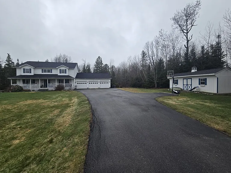 32 Patterson Rd — Photo 1