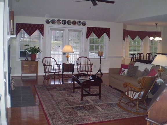 Great Room W/Vaulted Ceiling