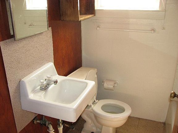 5th image of 2795 S Fletcher Ave