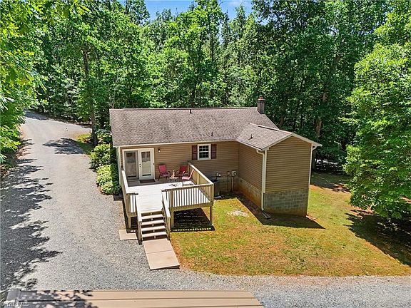 3rd image of 404 Kennedy Farm Rd S