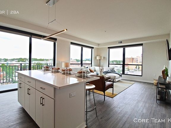 4th image of 4101 Broadway #B6