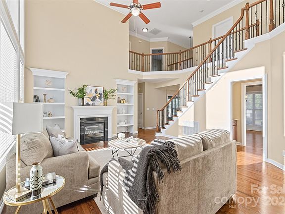 2nd image of 514 Chase Prairie Ln
