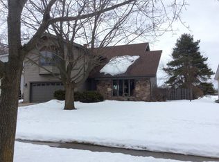 897 Sarasota Ln, Crystal Lake, IL 60014