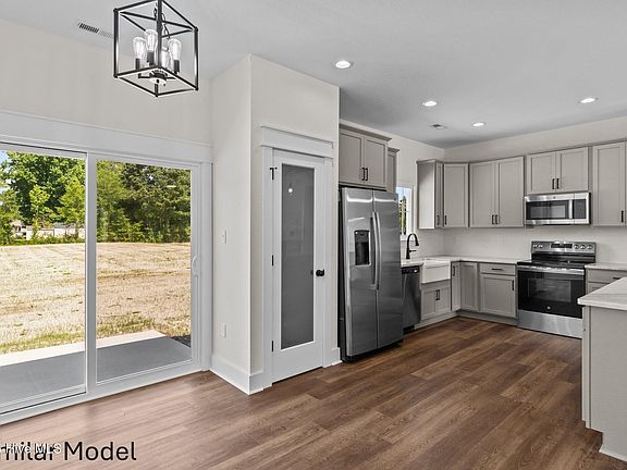 3rd image of 112 Howard Street