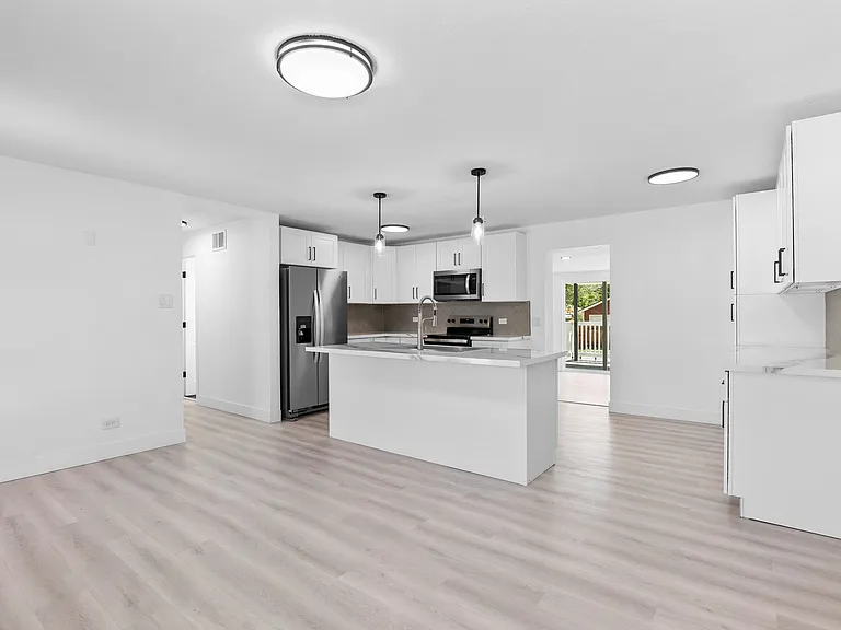 2640 Oneida St — Photo 5