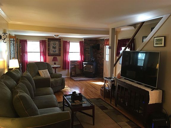 4th image of 23 Pearce Ln