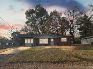 123 Pawnee Dr, Swansea, IL