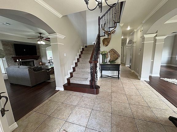 4th image of 9890 Laura Dr