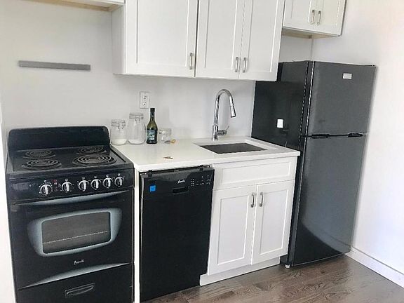 2nd image of 241 E 73rd St APT 3