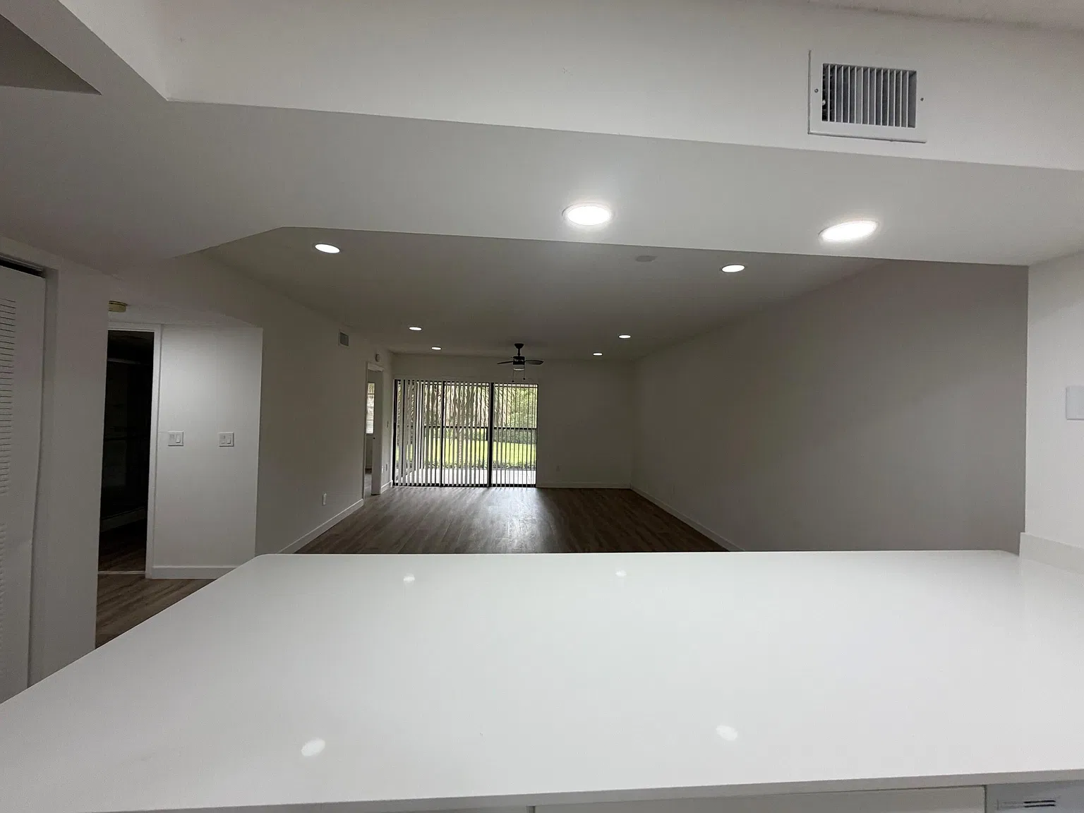 2 bed, 2.0 bath, 1400 sqft, $2,600 — Photo 3