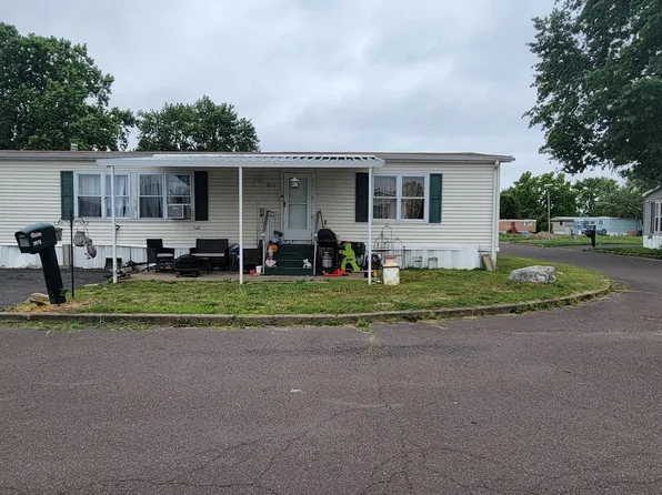 3072 Chandler Dr, Morrisville, PA 19067