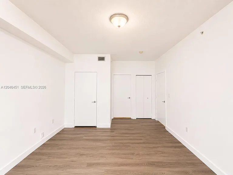 1111 SW 1st Ave #1716 — Photo 7
