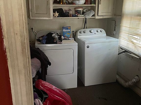 4th image of 2924 S Poplar St
