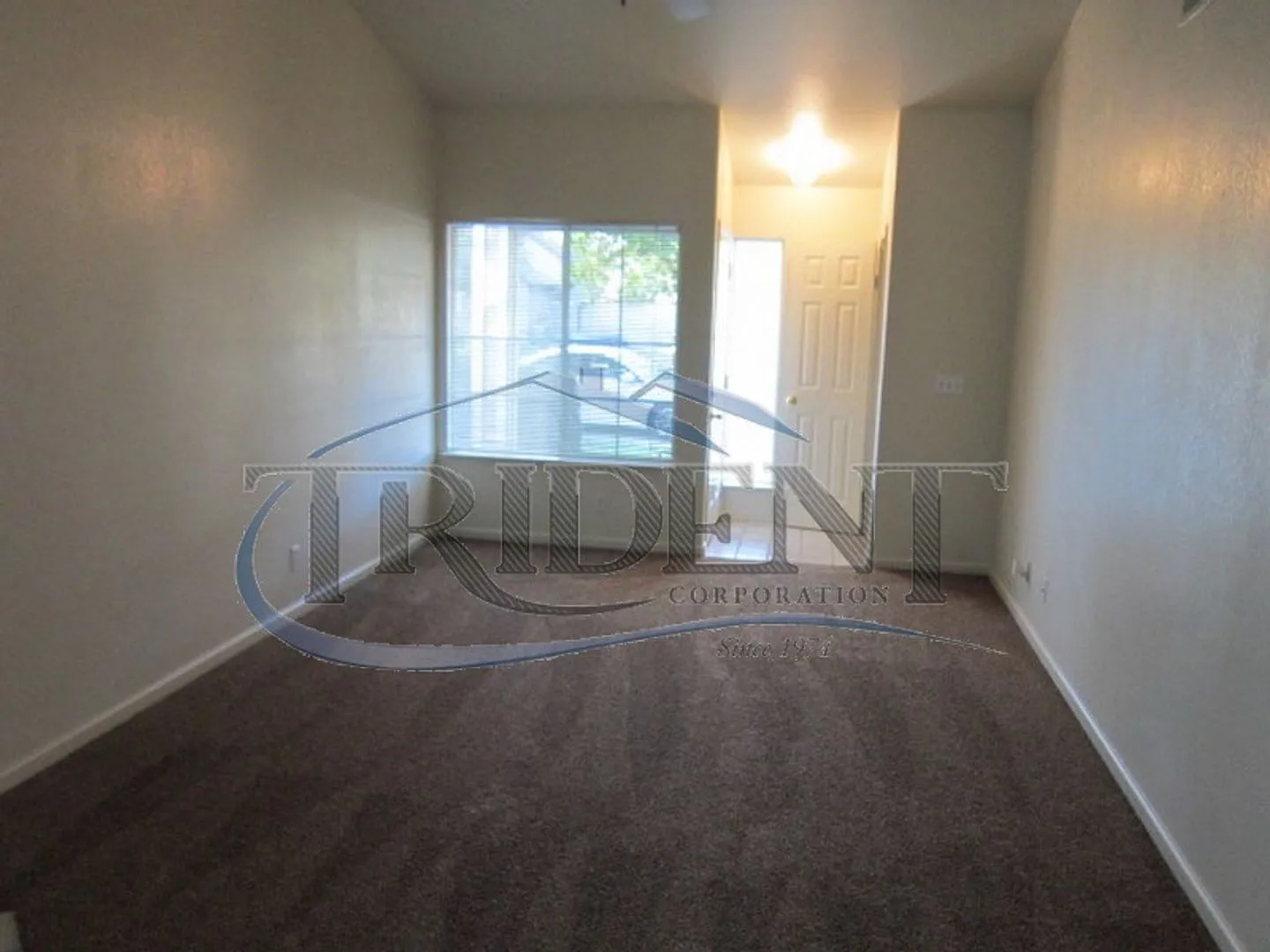 (1590y3) Crisp Drive Duplex — Photo 3