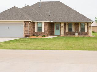 1581 Debbie Dr, Guthrie, OK 73044