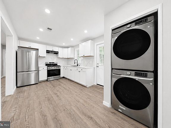 5th image of 8101 Red Fern Dr S