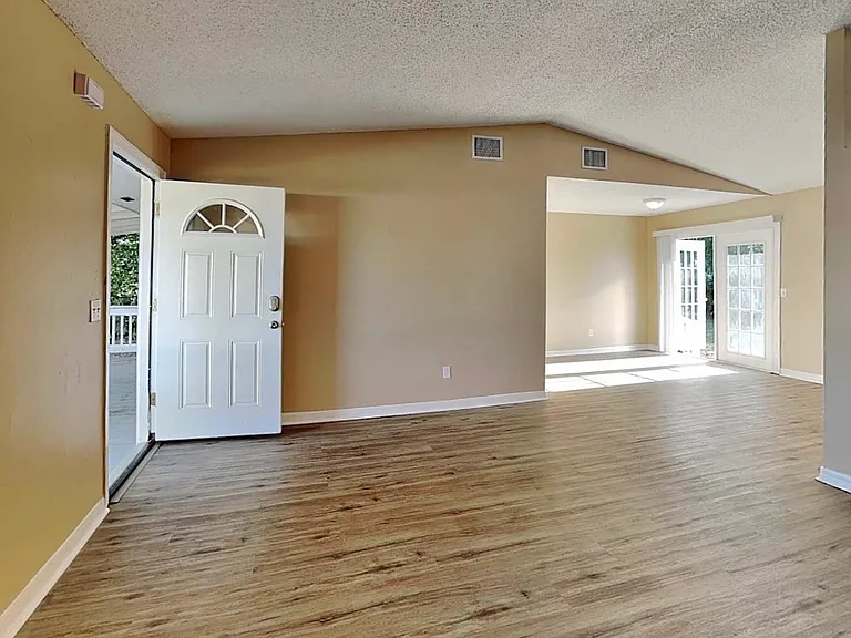7505 N Saint Peter Ave — Photo 10