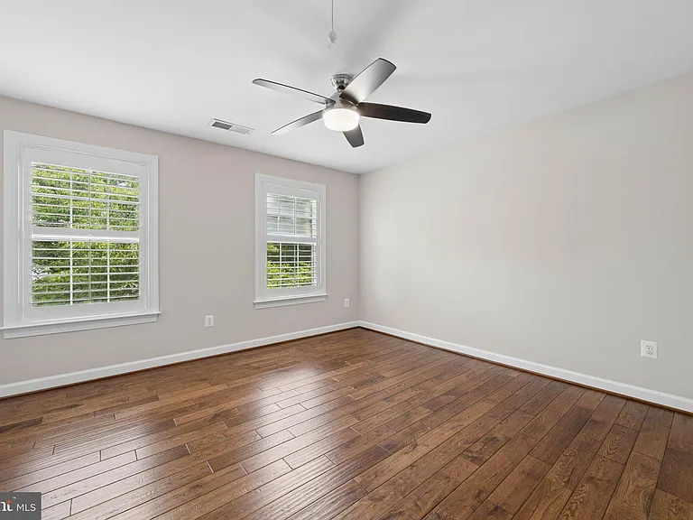 110 Bedrock Dr — Photo 32