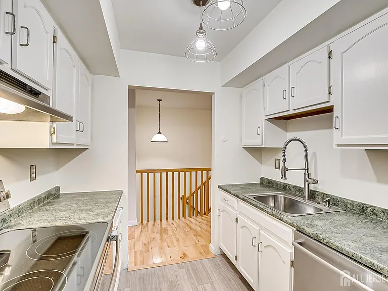 30 Prospect St #2 — Photo 16